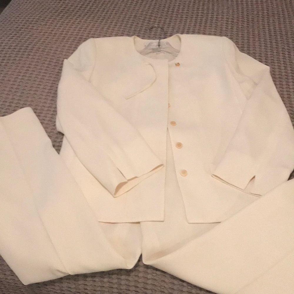 Doncaster Cream 2-piece suit